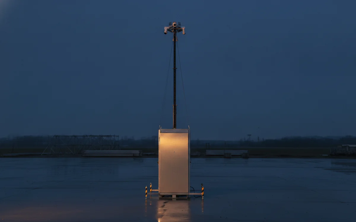 Kameraturm Standard – Kamerakopf, Mast und Gerätefuß im Detail